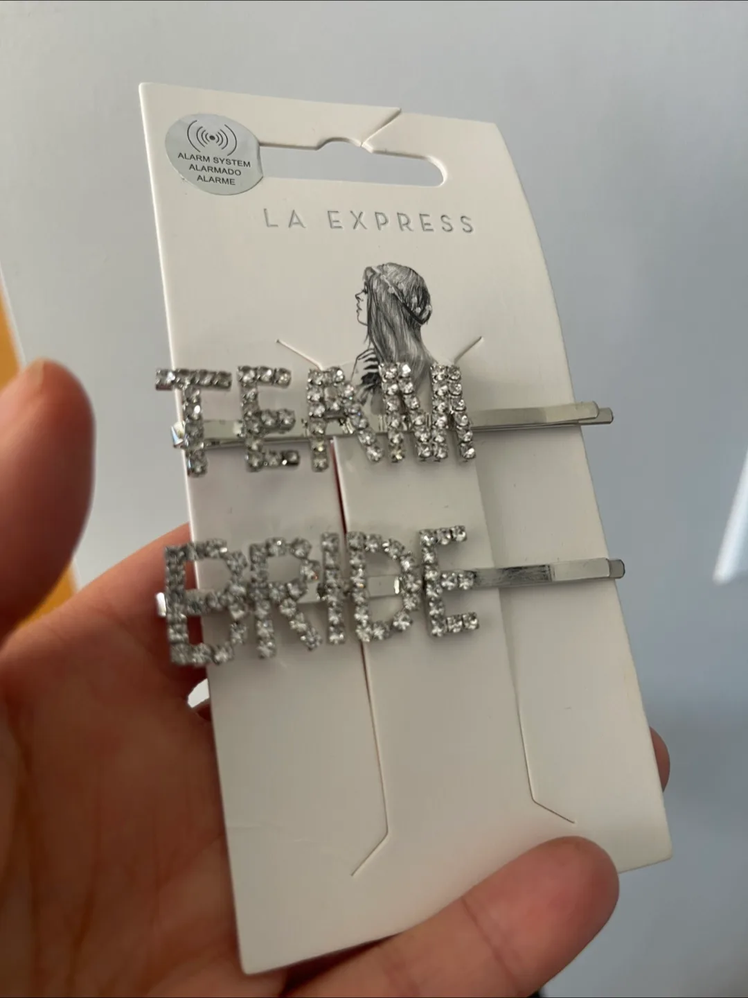 NEW - ‘TEAM BRIDE’ HAIR PINS image indicator(9)