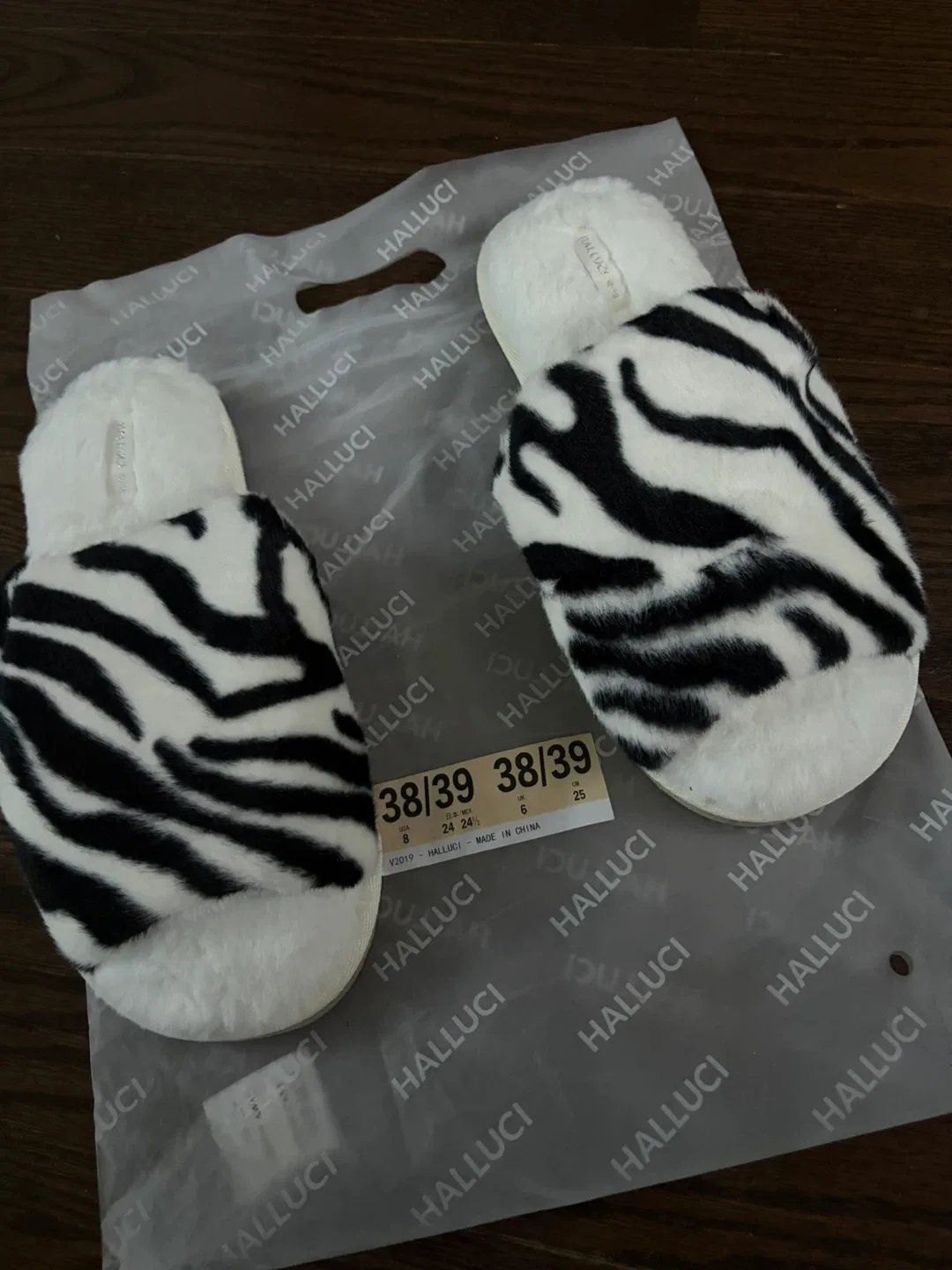 Halluci Zebra Print Slippers - Size 8/9 image indicator(2)