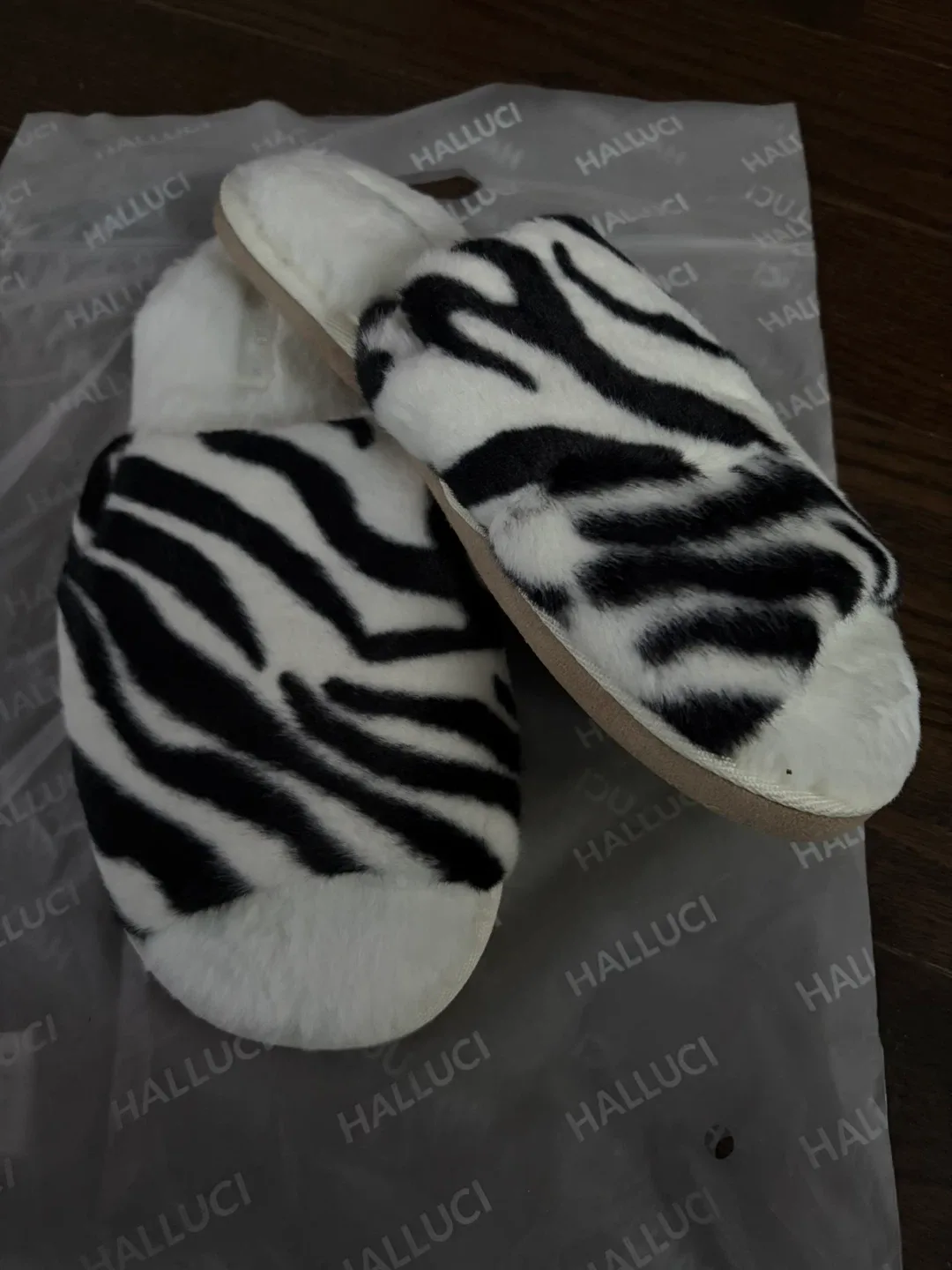 Halluci Zebra Print Slippers - Size 8/9 thumbnail