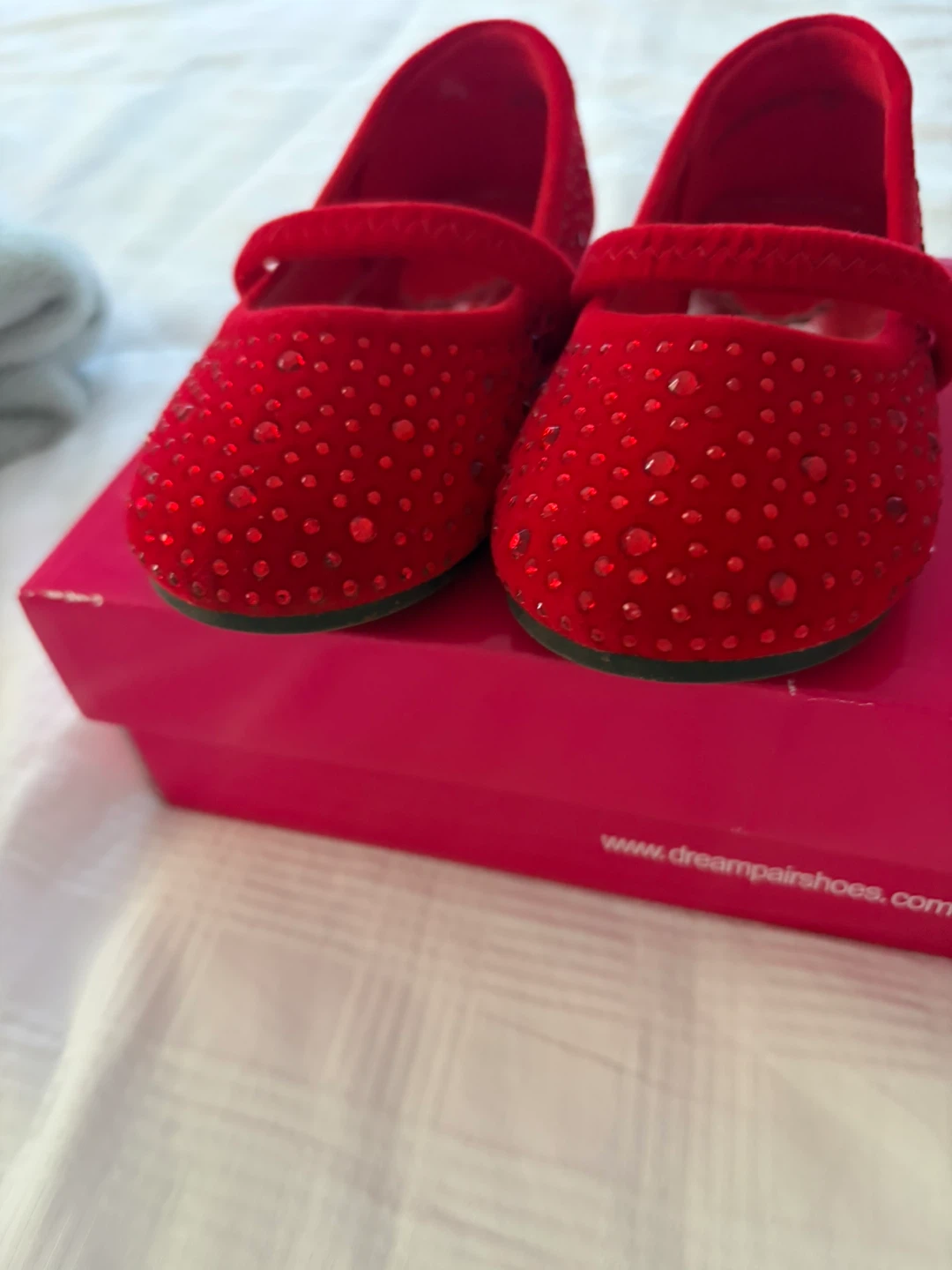 Dream Pairs Red Shoes - Size 6
