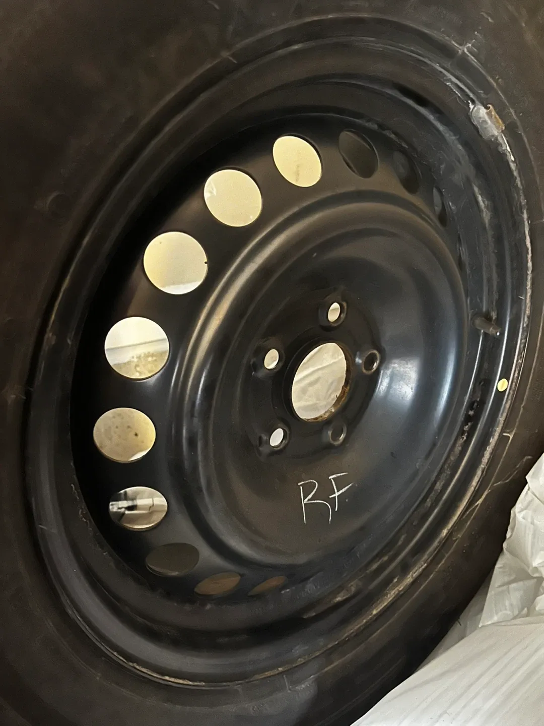 Michelin Total Performance  235/65R Steel Rim Winter Tire image indicator(3)