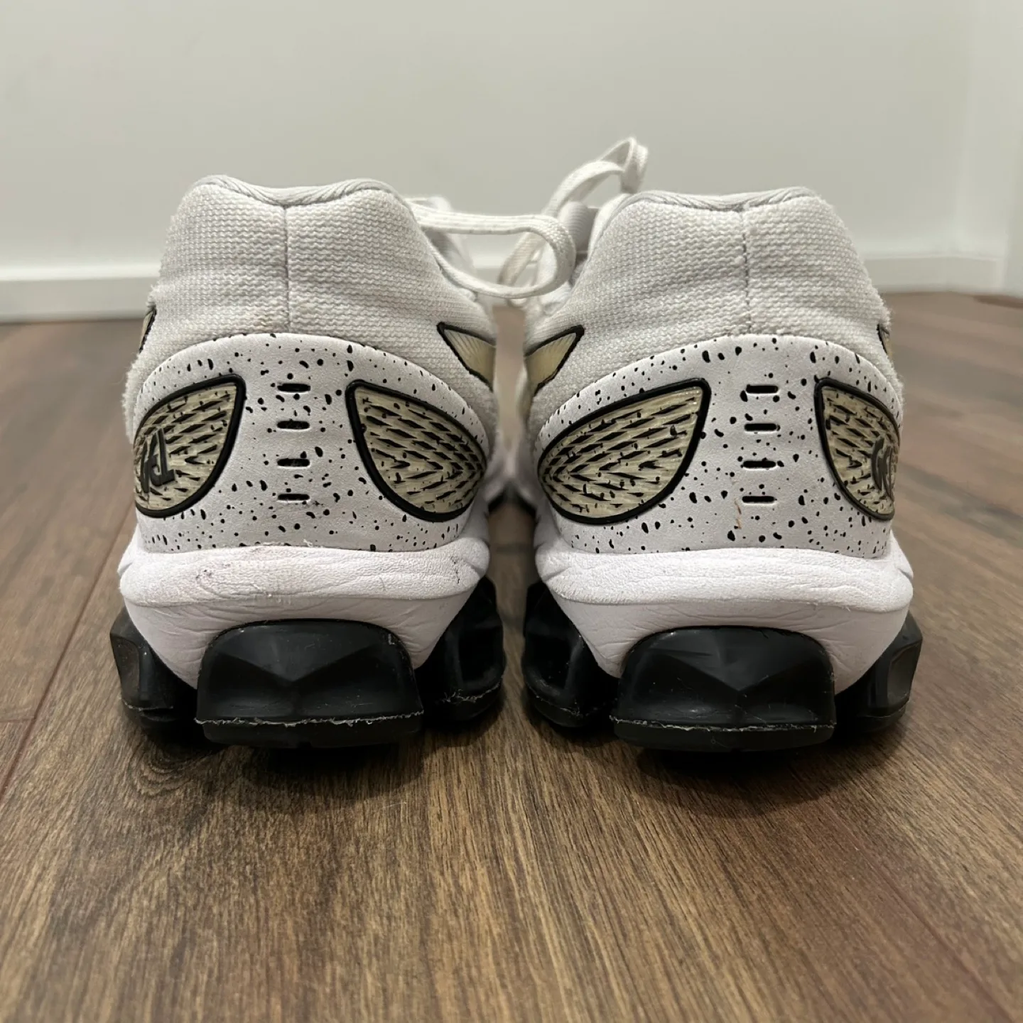 Asics Gel-Kayano - US 10 image indicator(10)