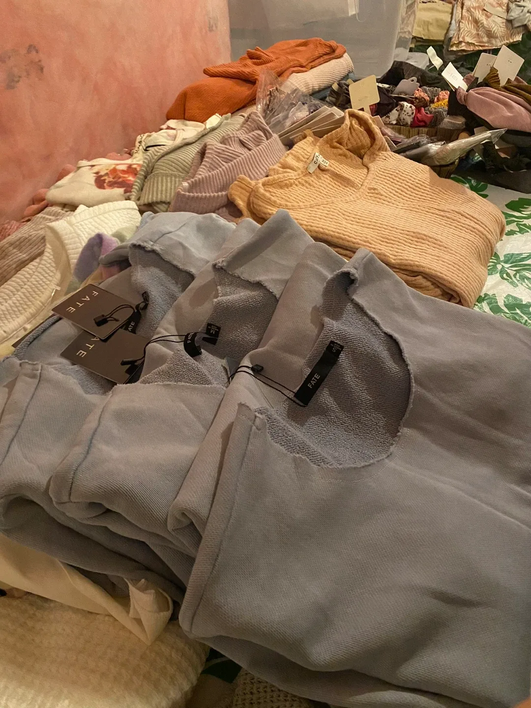 This & That Clothing - Variety of Styles image indicator(6)