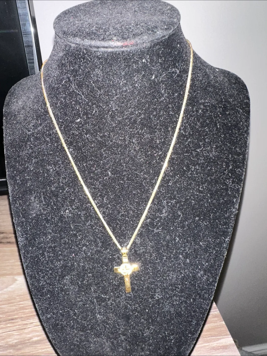 18k Real Gold Crucifix Pendants image indicator(6)