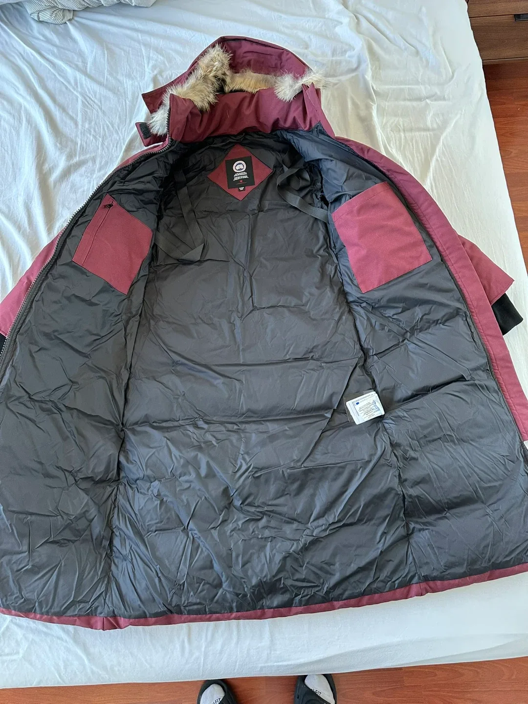 Canada Goose women’s Mystique Parka Fusion Fit Small red image indicator(2)