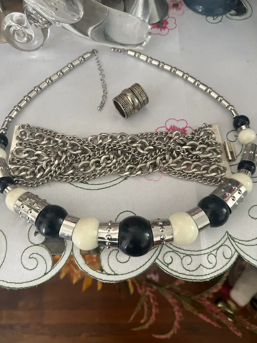 Assorted Vintage Costume Jewellery thumbnail