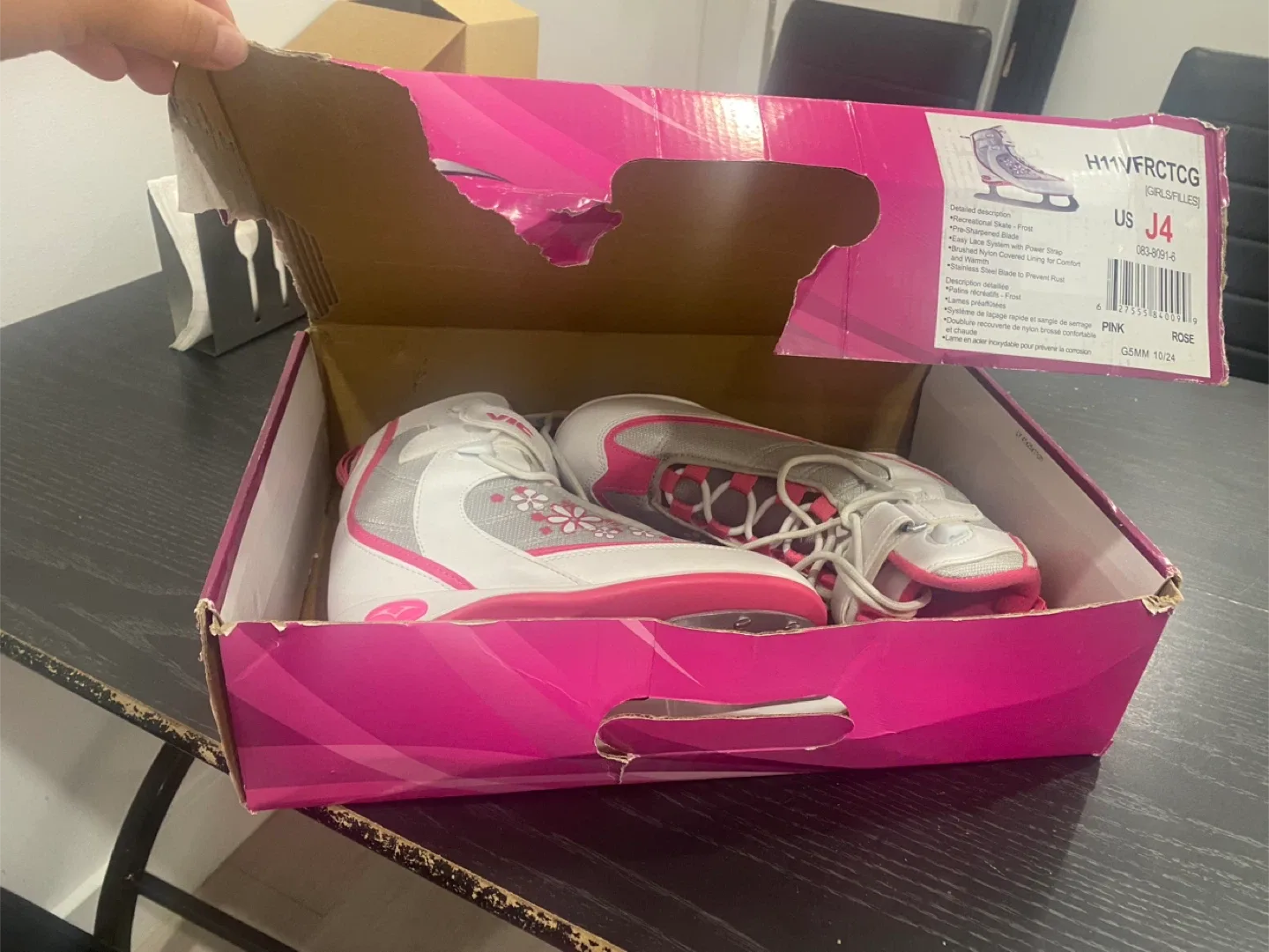 VIC Girls' Figure Skates - Size J4 image indicator(4)