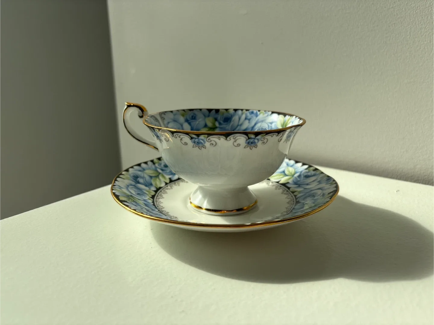 Queen's Elizabeth Rose Fine Bone China Teacup & Saucer thumbnail