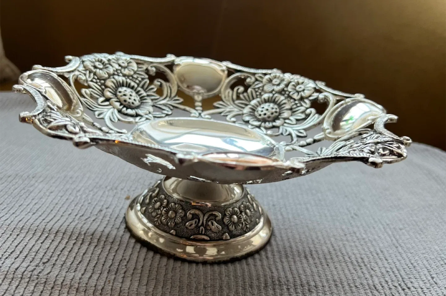 Silver Decorative Bowl image indicator(2)
