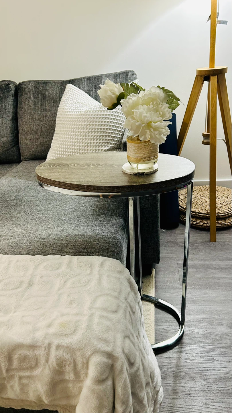 Round End Table with Metal Legs