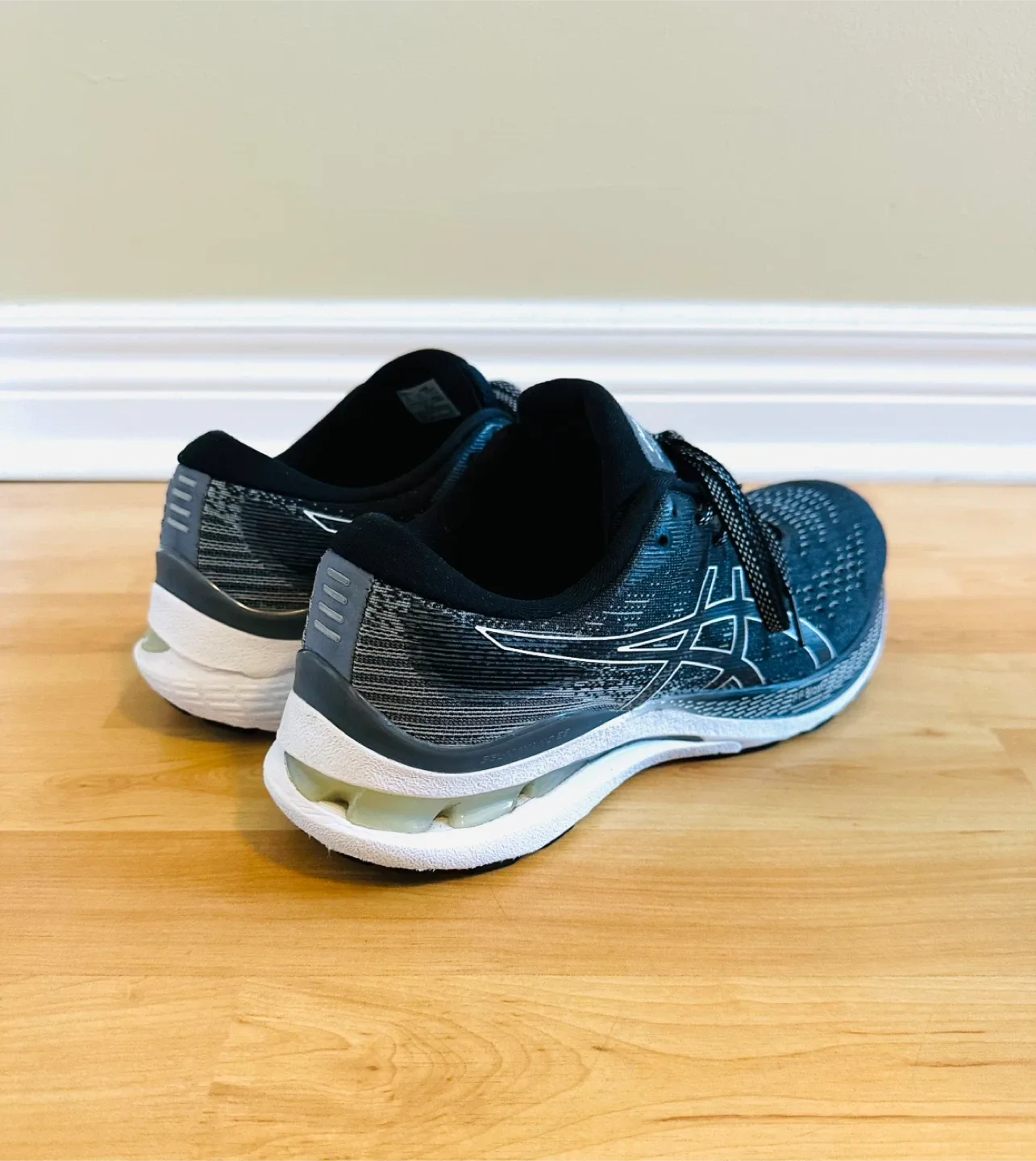 Asics Gel Kayano 28 Running Shoes - US 9.5 image indicator(2)