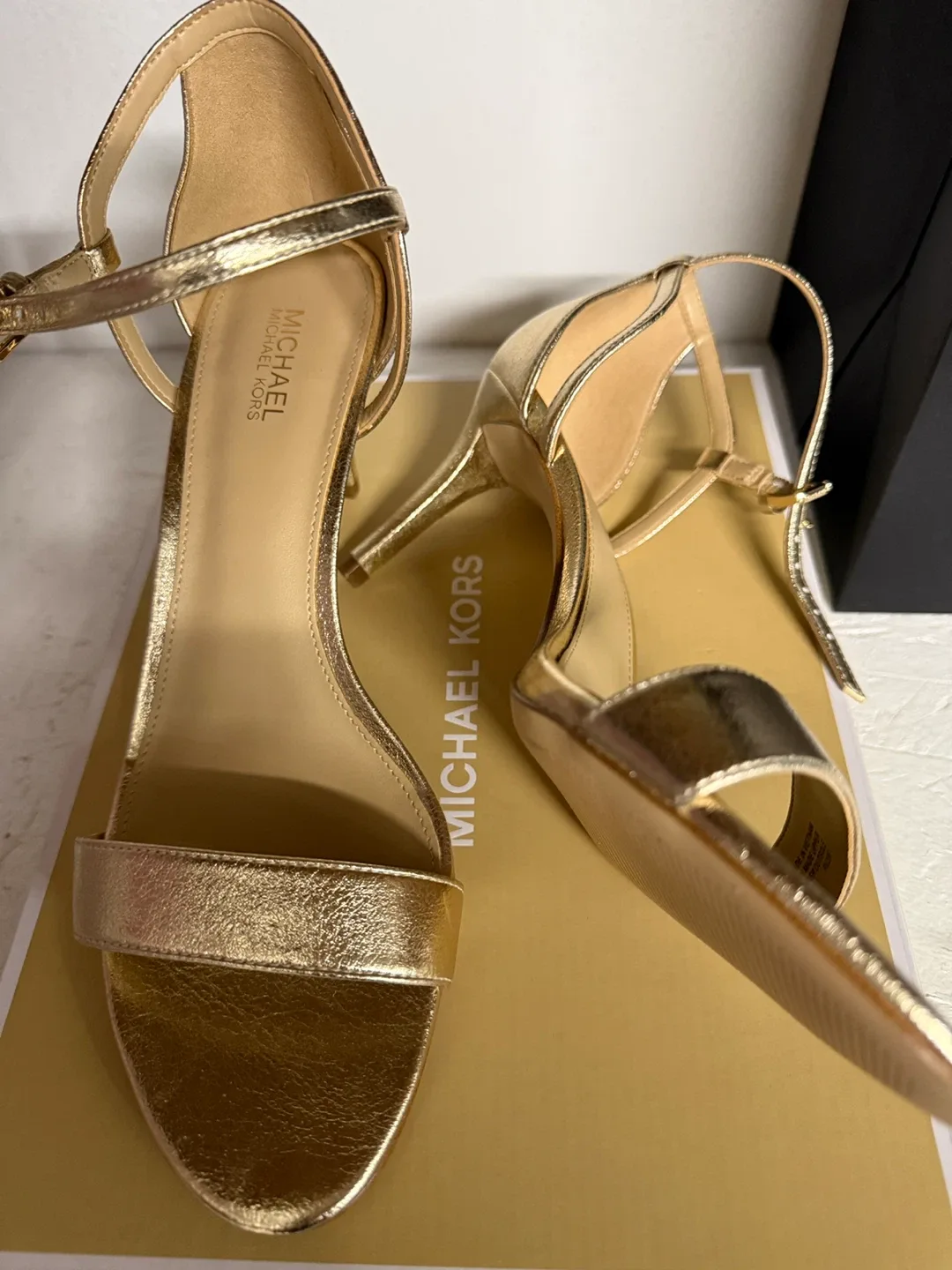 Michael Kors Gold Leather Handbag & Heels - Size 8 image indicator(7)