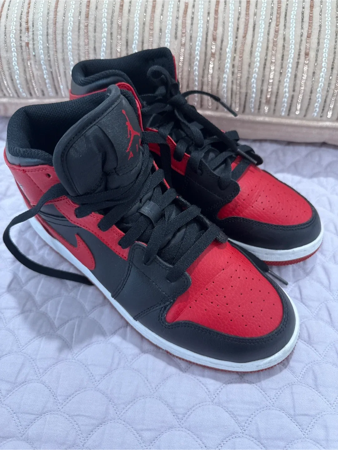 Nike Air Jordan 1 Mid, Red/Black, US 6.5Y image indicator(3)