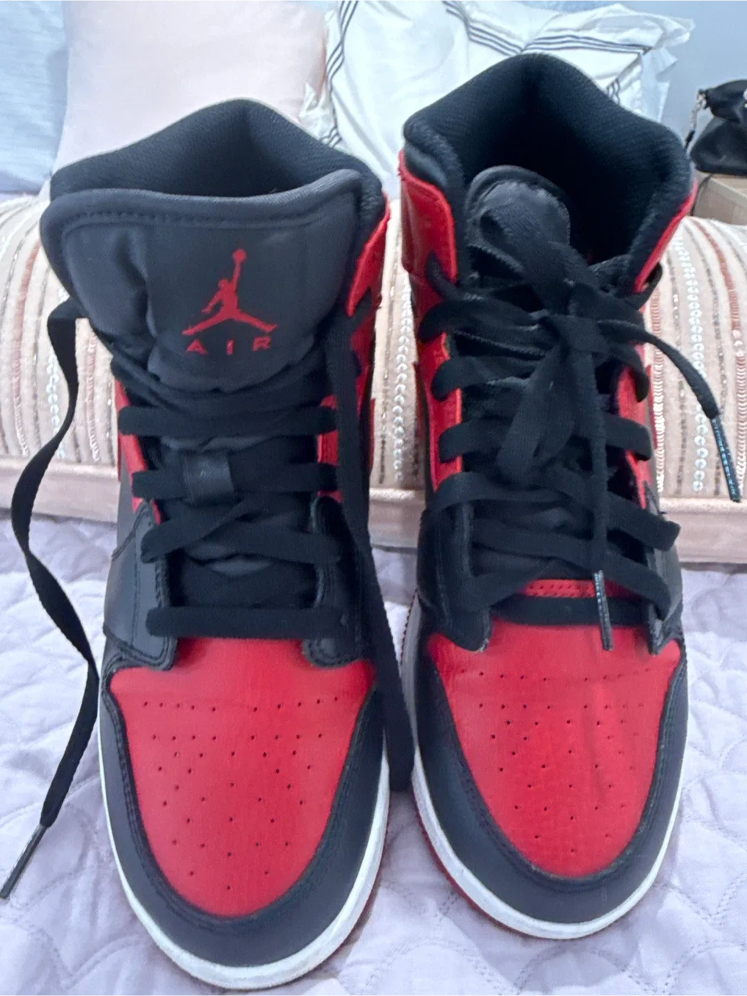 Nike Air Jordan 1 Mid, Red/Black, US 6.5Y image indicator(2)