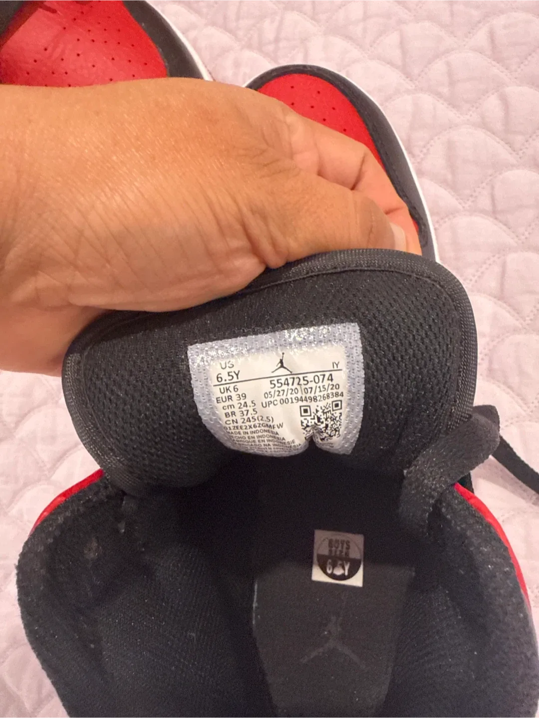 Nike Air Jordan 1 Mid, Red/Black, US 6.5Y image indicator(4)