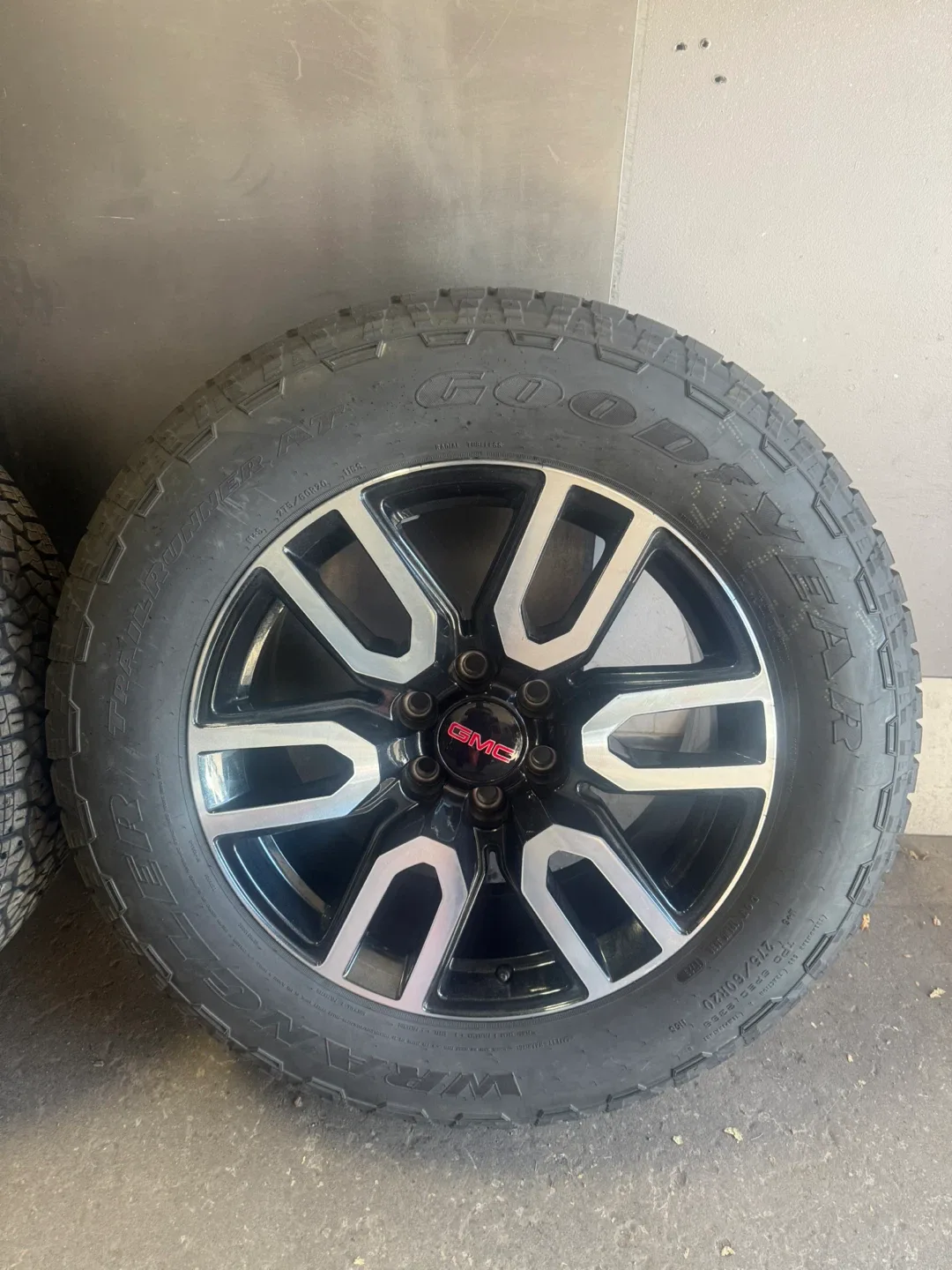 4 GMC 275/60R20 Goodyear Wrangler Tire image indicator(2)