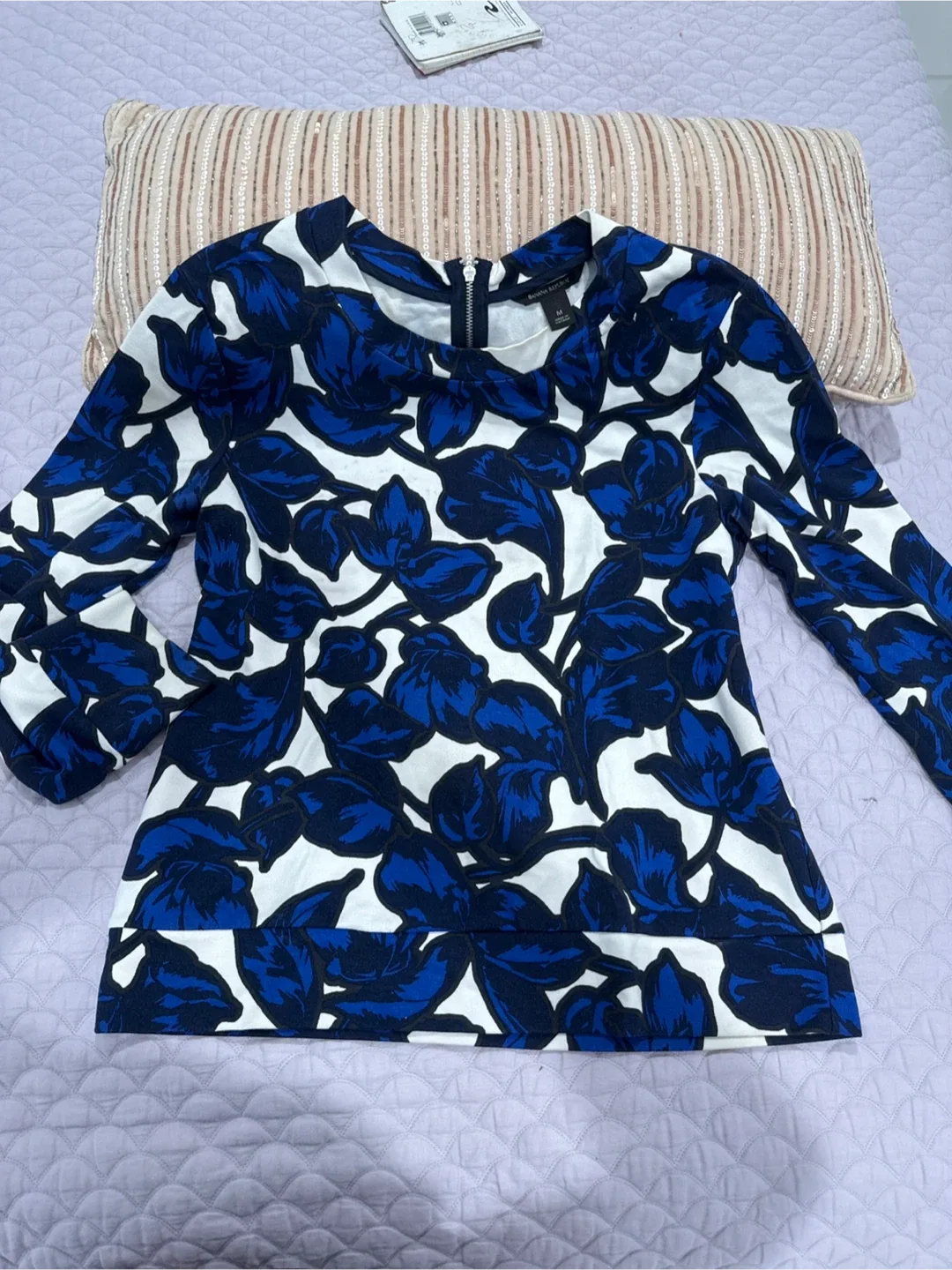 Banana Republic Floral Print Top - Size M image indicator(3)