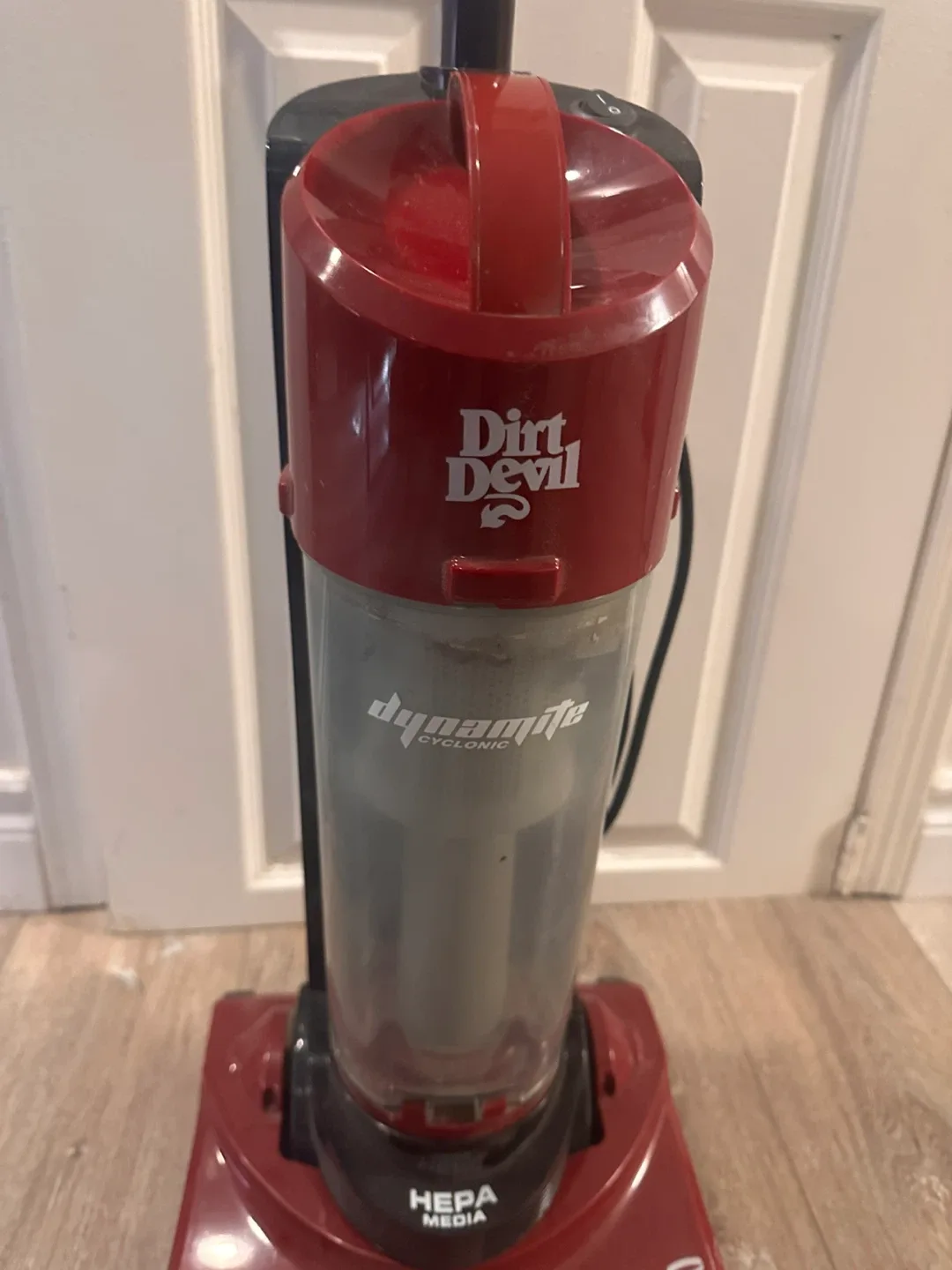 Dirt Devil Dynamite Cyclonic HEPA Media Vacuum image indicator(2)