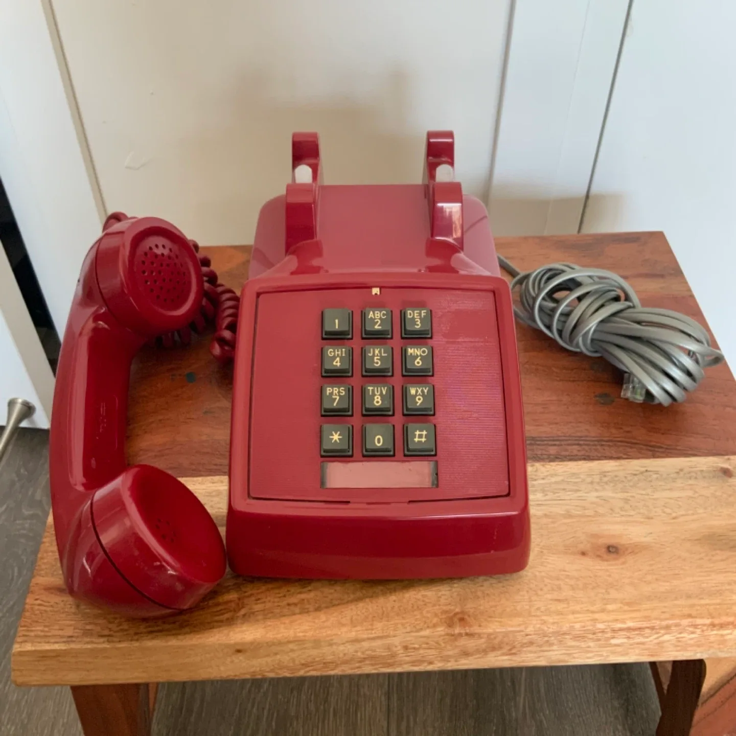Vintage Red Push Button Phone image indicator(2)