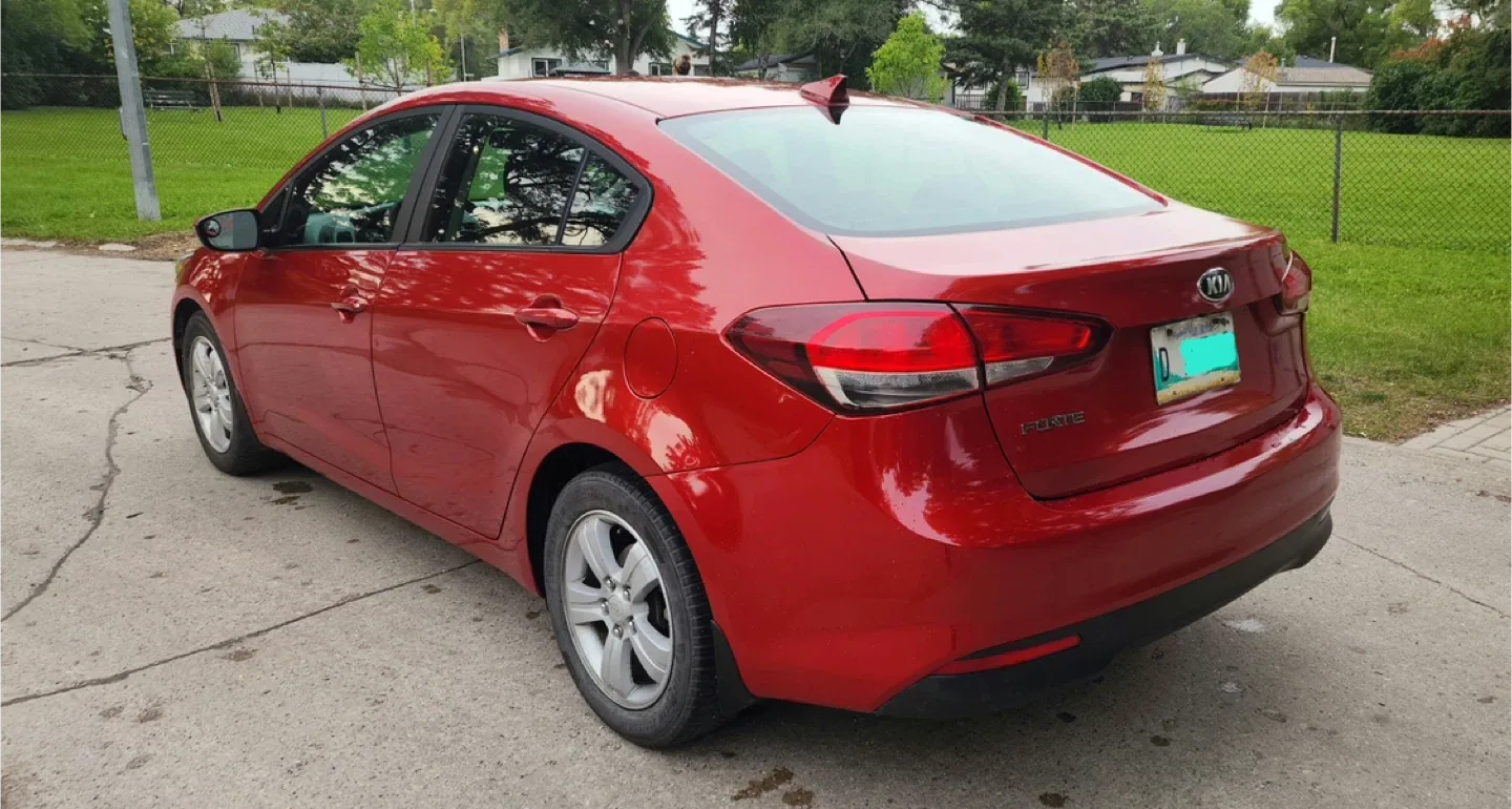 Red Kia Forte Sedan 2017 image indicator(4)