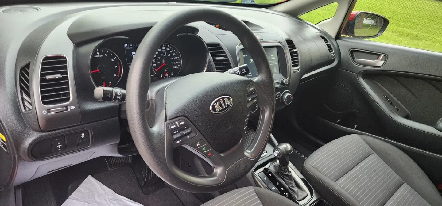 Red Kia Forte Sedan 2017 image indicator(8)