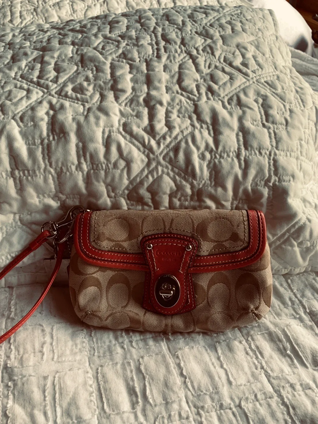 Coach Wristlet image indicator(4)