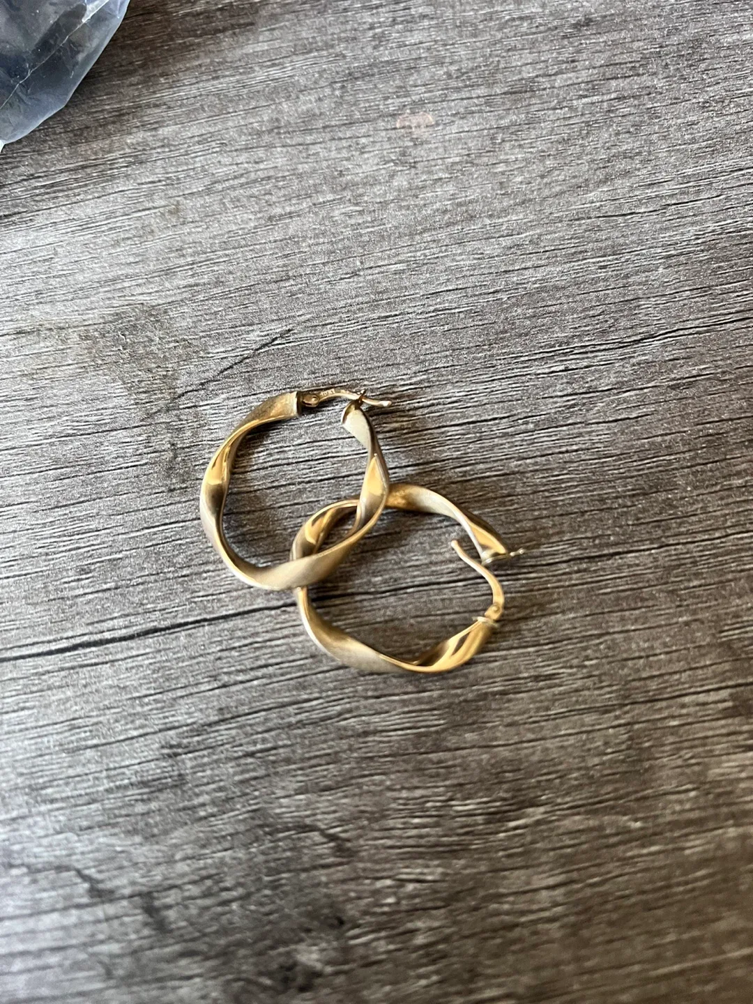 10K YELLOW GOLD 3X25MM HIGH POLISHED TWISTED ROUND HOOP EARRINGS