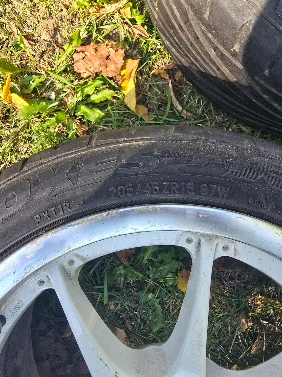 205/45ZR16 87W Tires image indicator(4)