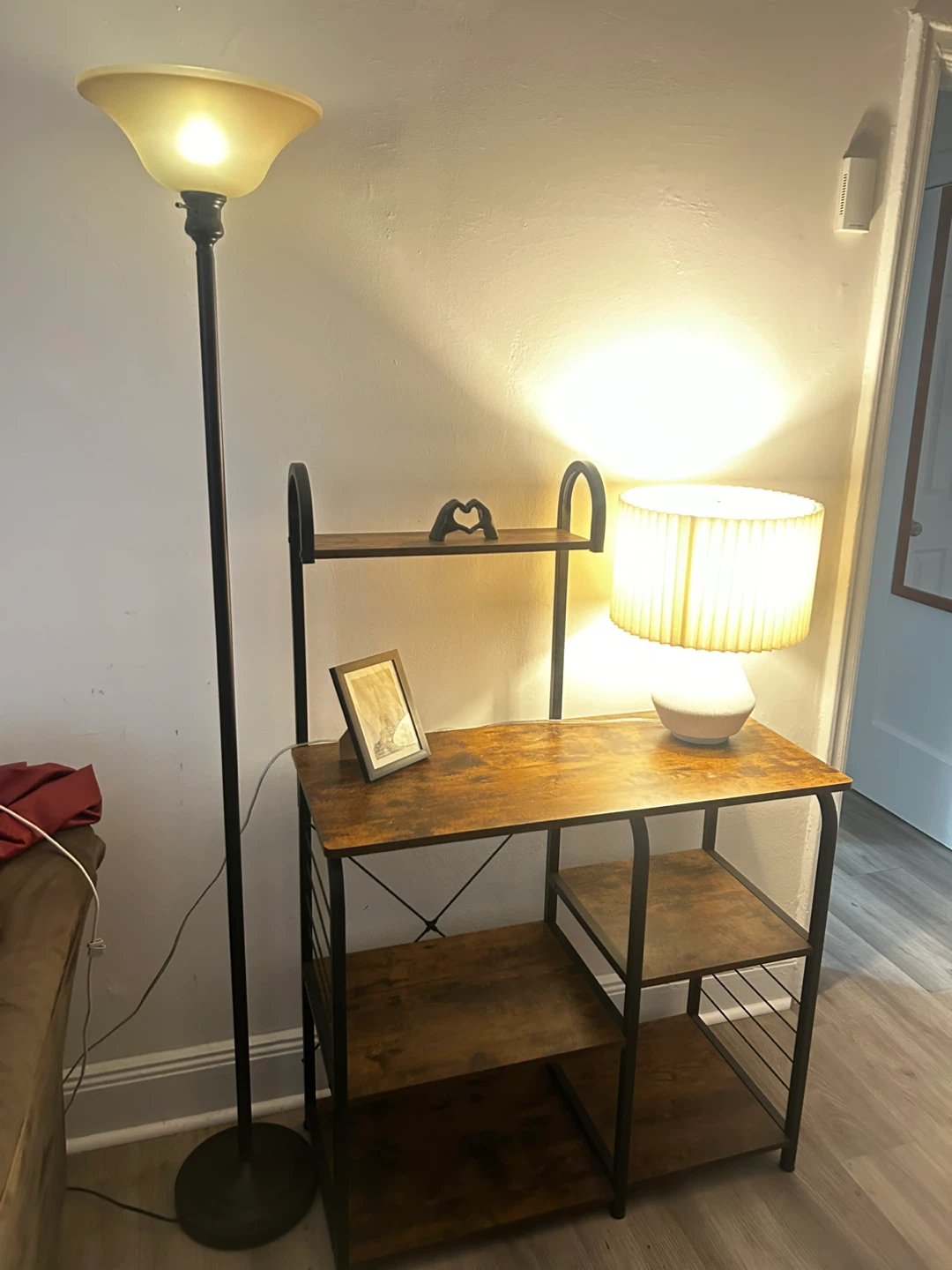 Baker's Rack + lamp & floor lamp Deal - photo 3