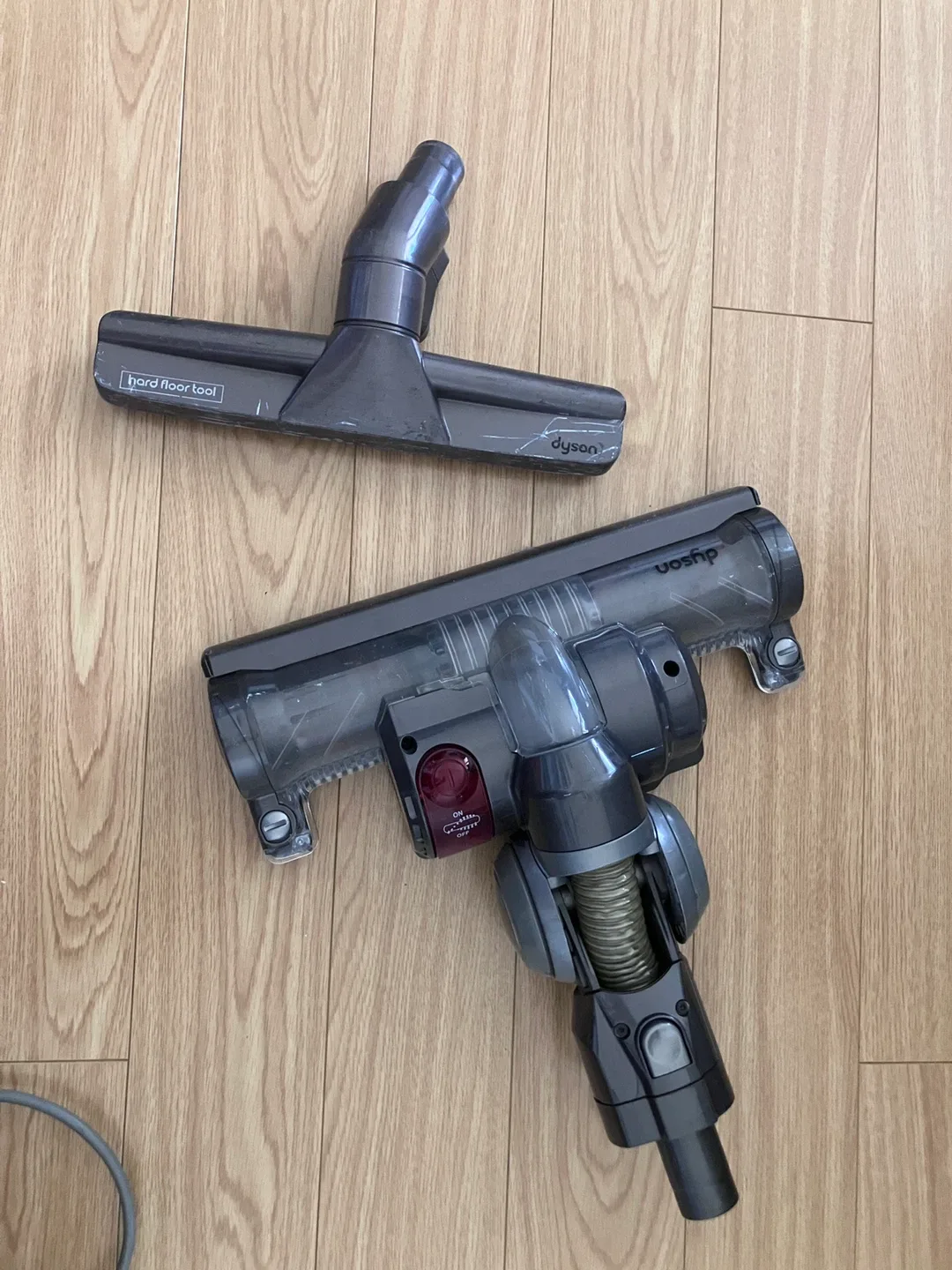 Dyson DC 21 Vacuum Cleaner with Attachments image indicator(4)