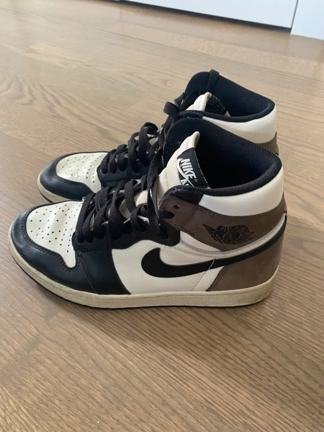 Nike Air Jordan 1 Retro High OG Mocha image indicator(2)