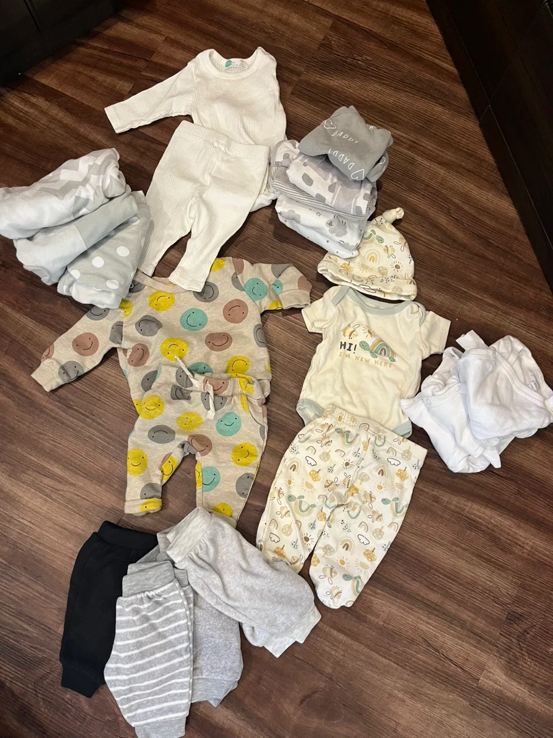 24 item BUNDLE - Newborn Baby Clothes Gender Neutral thumbnail