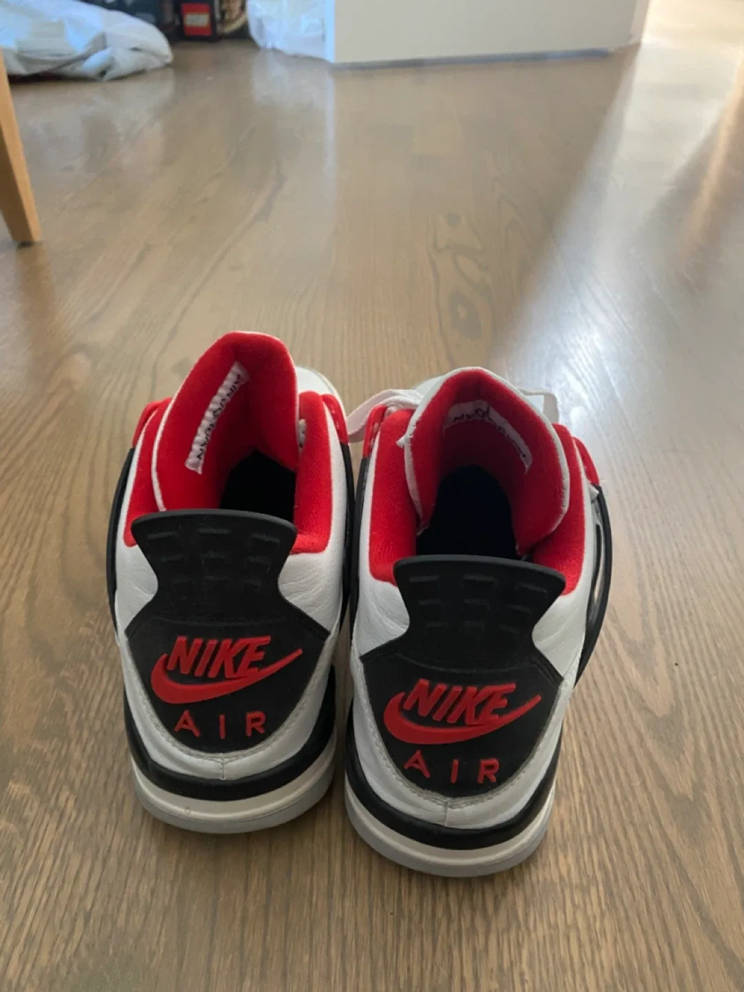 Nike Air Jordan 4 Retro Fire Red image indicator(2)