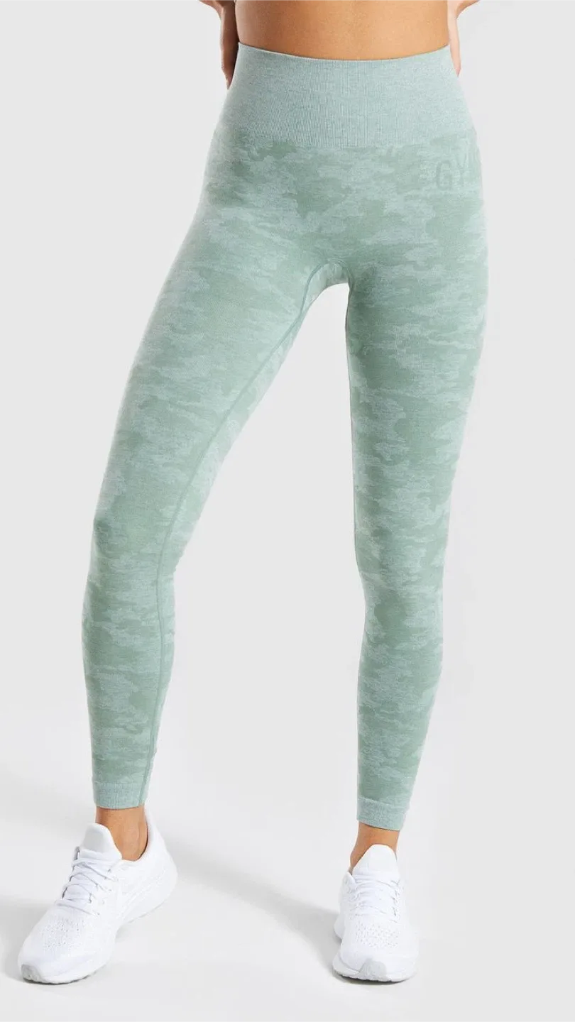 Gymshark Camo Seamless Leggings & Sports Bra Set image indicator(2)