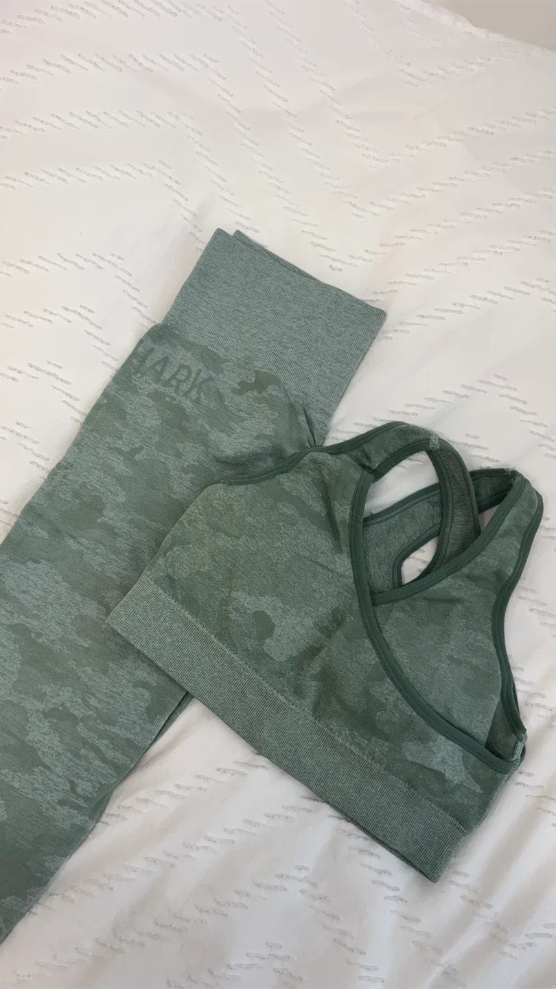 Gymshark Camo Seamless Leggings & Sports Bra Set image indicator(4)