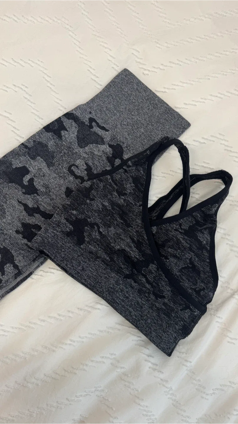 Gymshark Camo Seamless Set image indicator(4)