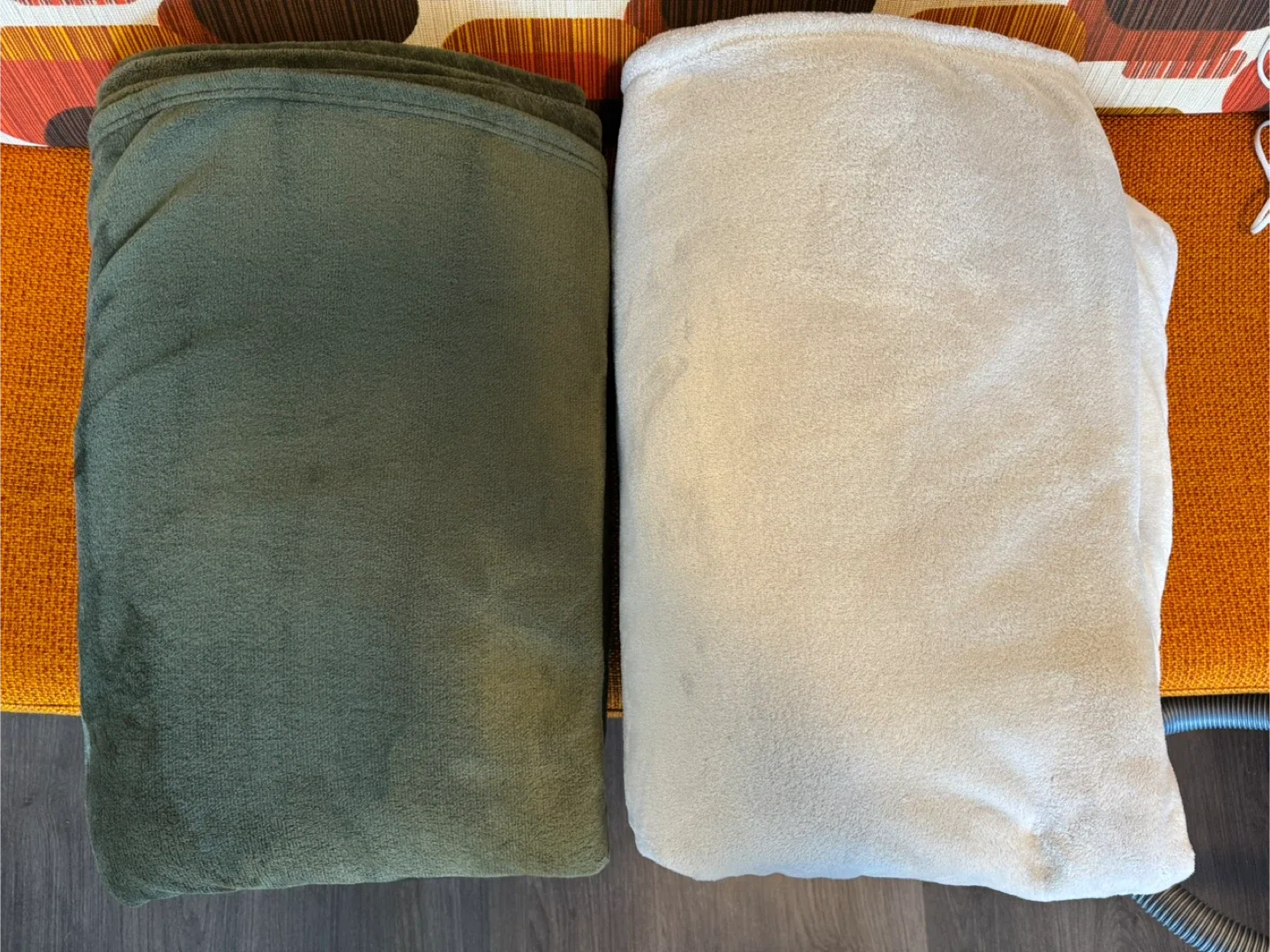 Two Fleece Blankets - King Size image indicator(2)