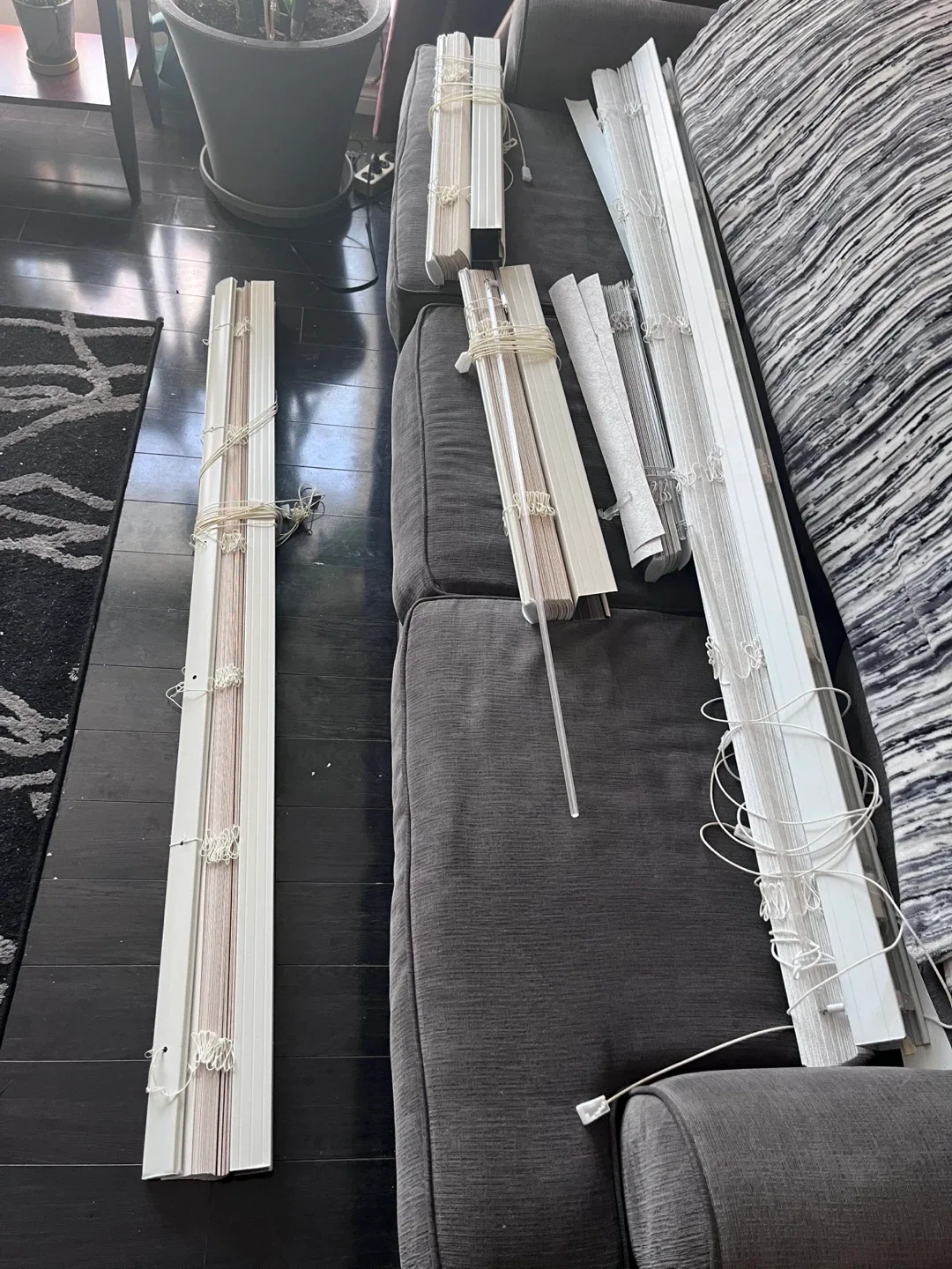 Assorted Window Blinds image indicator(2)