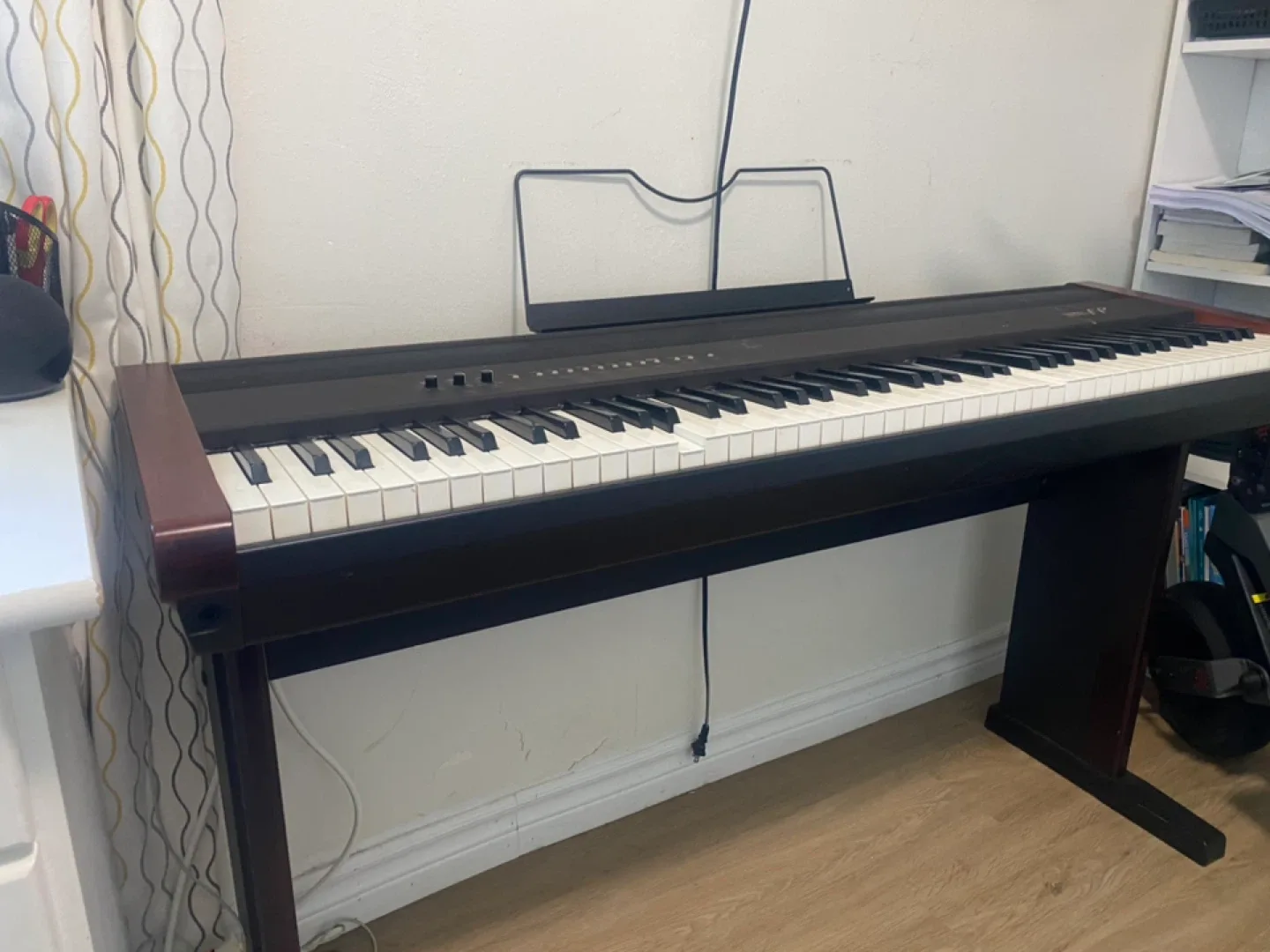 Roland FP Digital Piano image indicator(2)