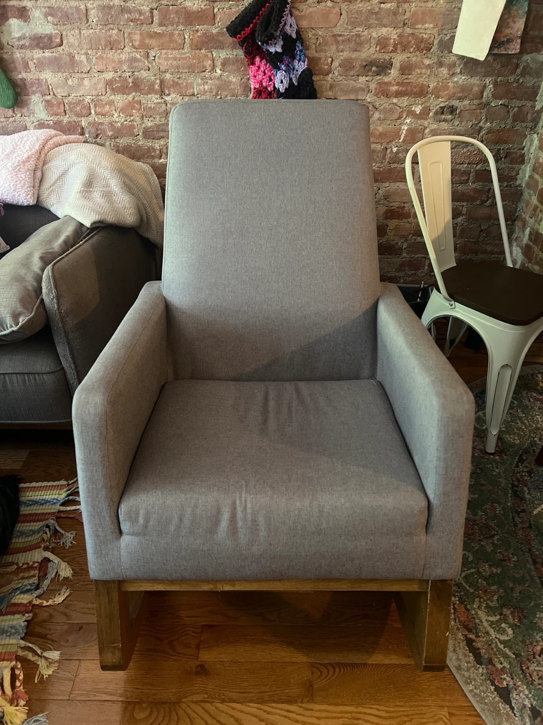Gray Cozy Rocking Chair 🧡 - photo 2