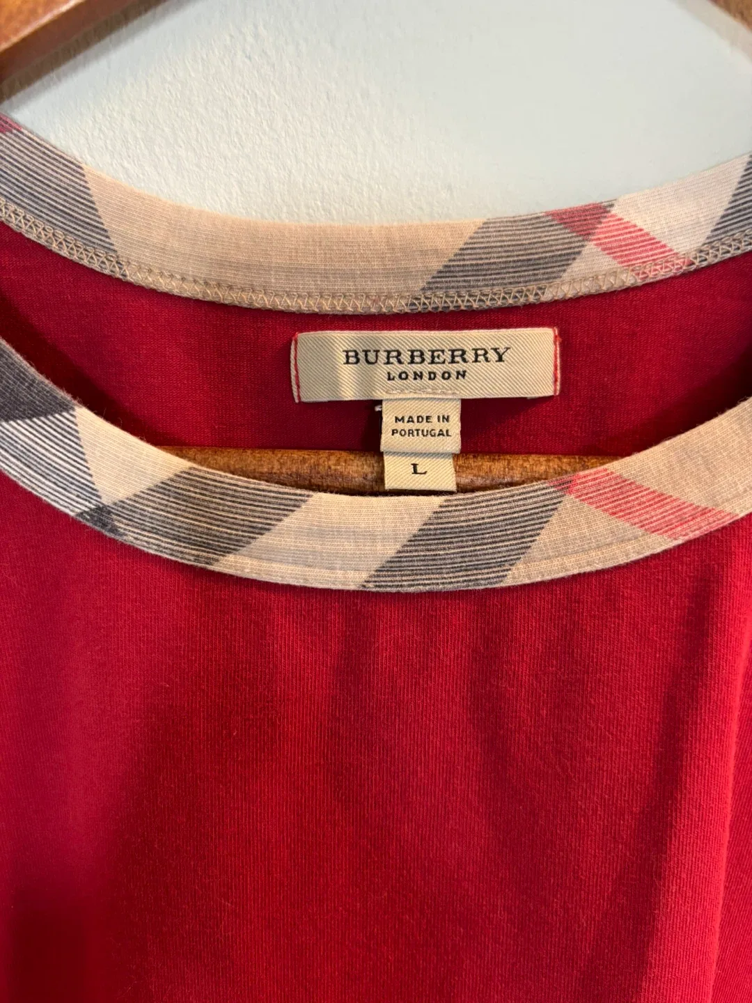 Burberry London red crew neck t-shirt Nova Check Pattern image indicator(2)