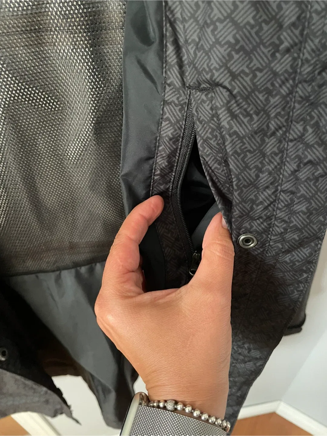 Columbia Omni-Tech Waterproof Jacket - Size S image indicator(3)