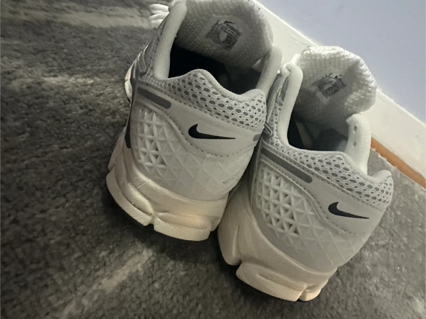 Nike Vomero 14 Running Shoes - Size 8 image indicator(3)