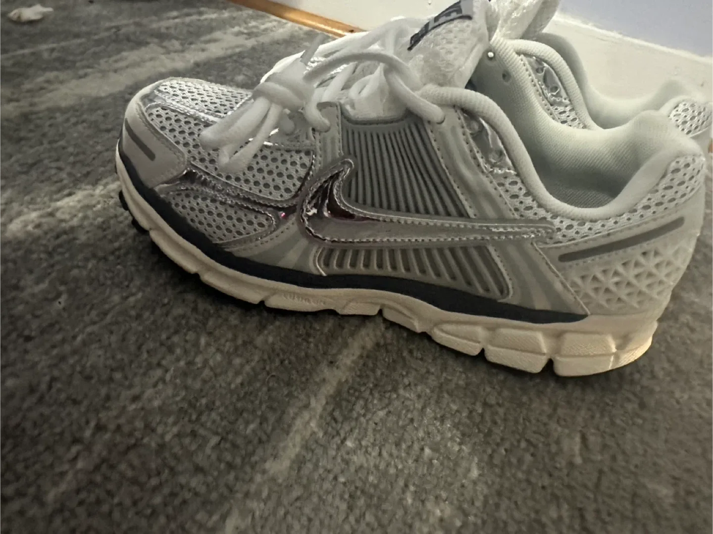 Nike Vomero 14 Running Shoes - Size 8 image indicator(2)