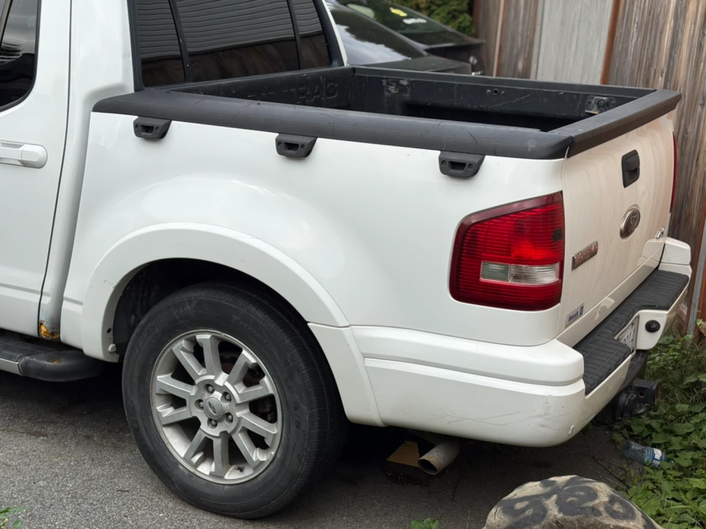 Ford Explorer Sport Trac Truck - photo 2
