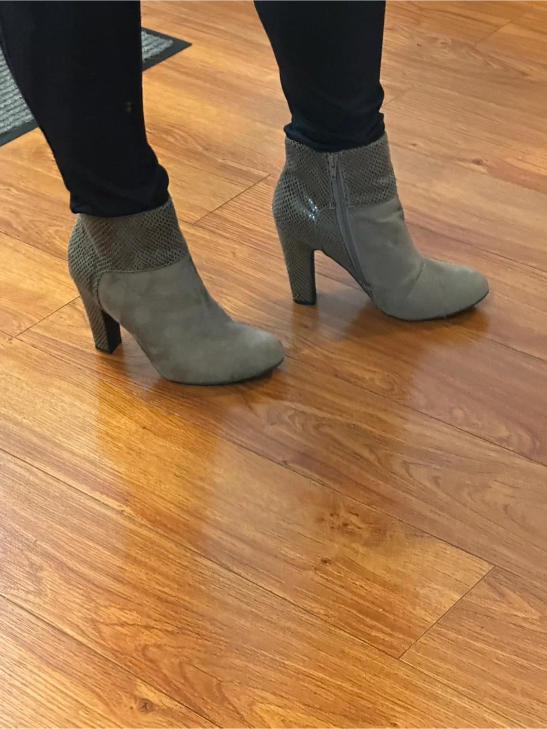 NYC & Company Ankle Boots - Size 8 image indicator(2)