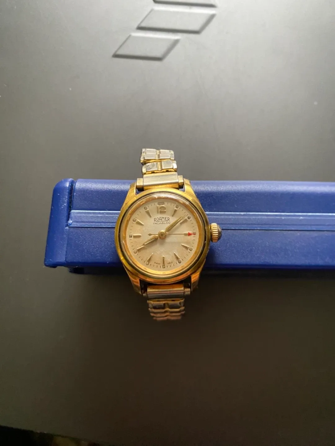 Roamer Vintage Incabloc Swiss Made Watch image indicator(2)