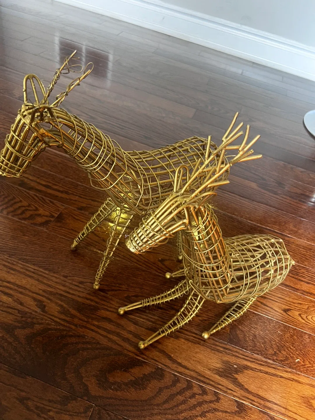 Gold Wire Reindeer Figurines - Set of 2 image indicator(3)