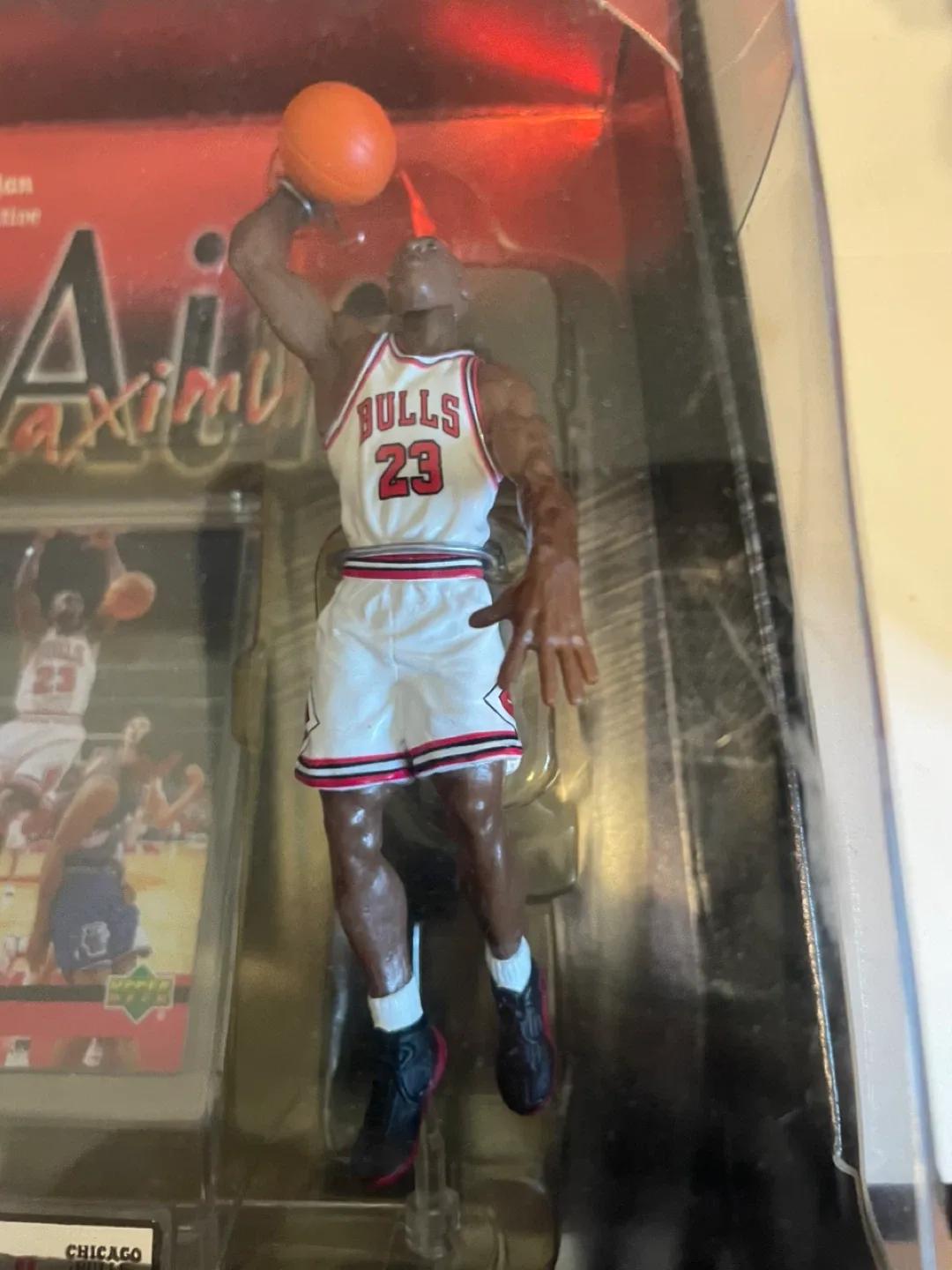 Michael Jordan Showcase Rookie Season Figurine Set image indicator(4)