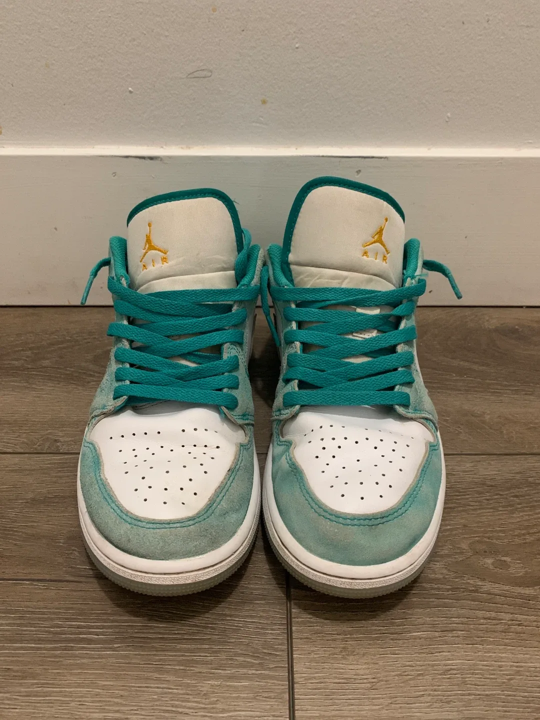 Jordan One Low SE New Emerald image indicator(2)